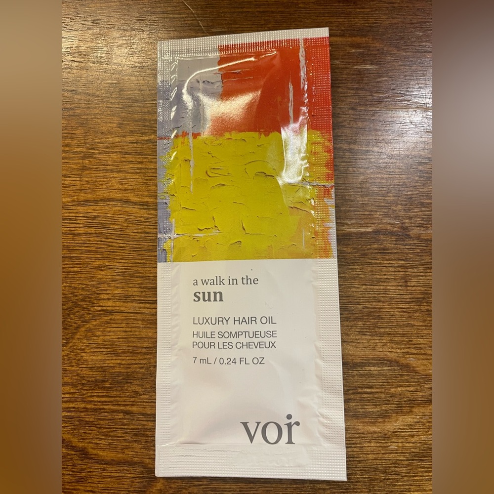 Voir A Walk in the Sun Hair Oil Sample